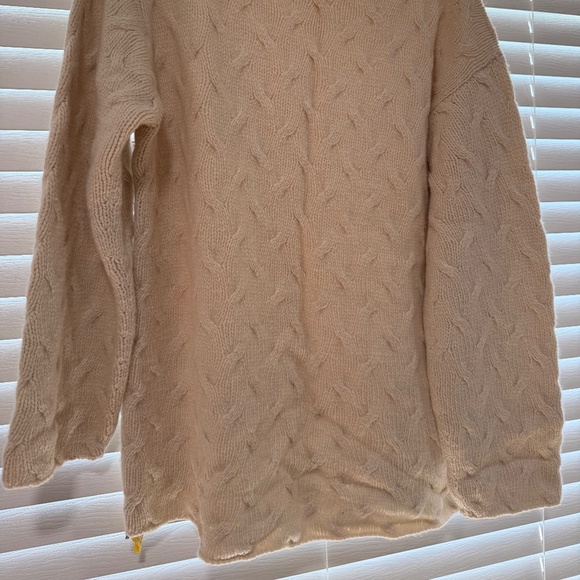 Neiman Marcus Cashmere Sweater - Picture 2 of 3